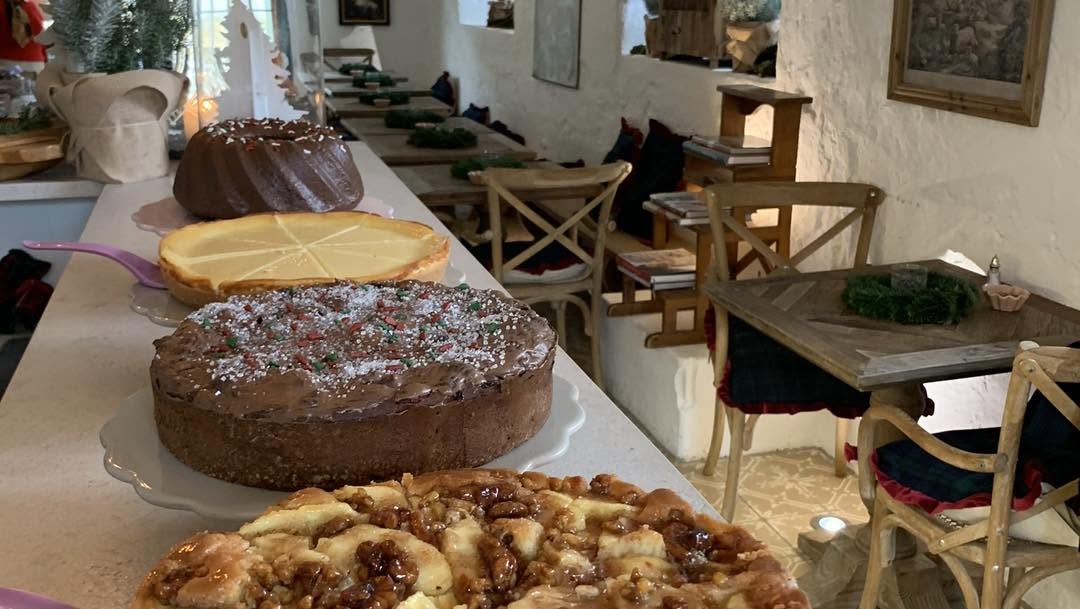 Hausgemachte Köstlichkeiten in der Alten Remise vor Schloss Amerang